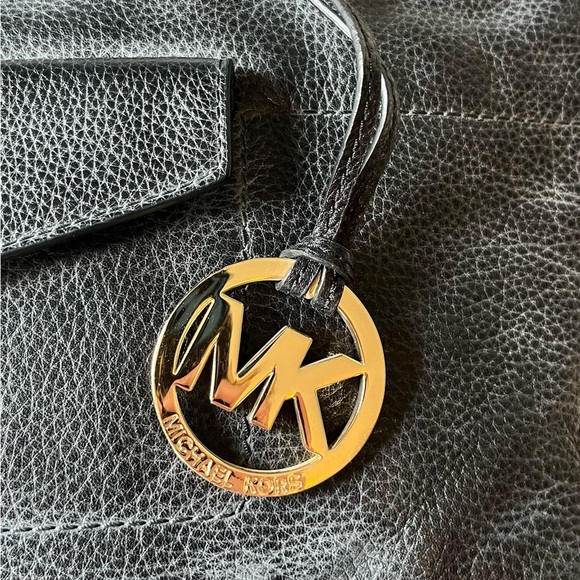 Michael Kors Mira Black Leather Crossbody Bag. Black w gold hardware - Picture 3 of 9